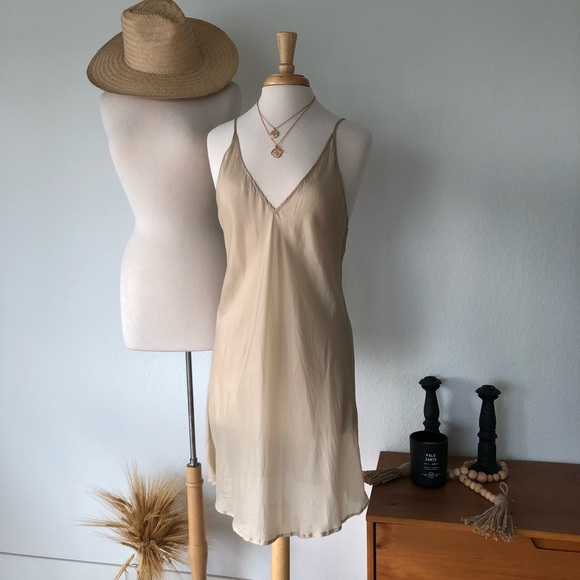 SOLD ❌ DAINTY VINTAGE BEIGE SLIP DRESS - Picture 5 of 5